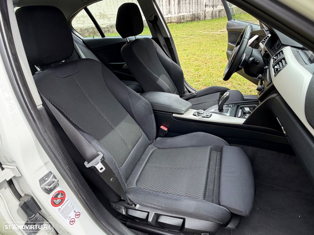 BMW 320 d Auto Pack M - 13