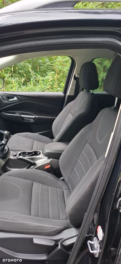 Ford Kuga 2.0 TDCi 2x4 Titanium - 4