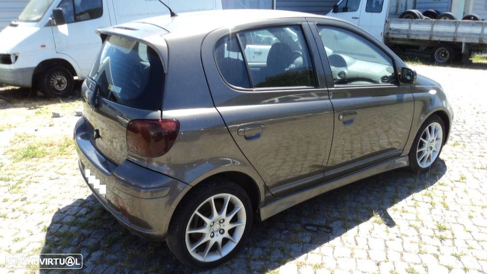Toyota Yaris 1.4D-4D 5P 2005 - Para Peças - 9