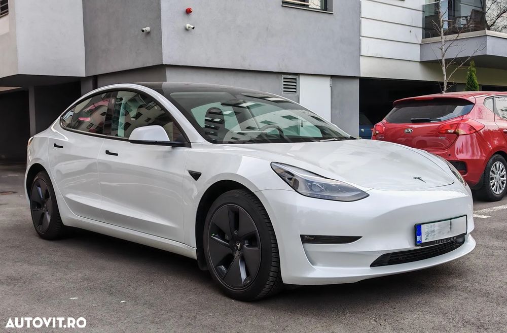 Tesla Model 3 - 1