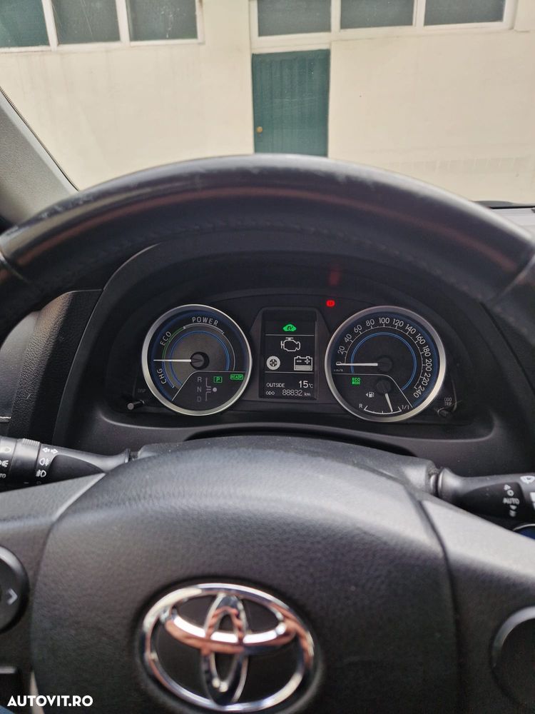 Toyota Auris 1.8 L VVT-i HSD Luna - 3