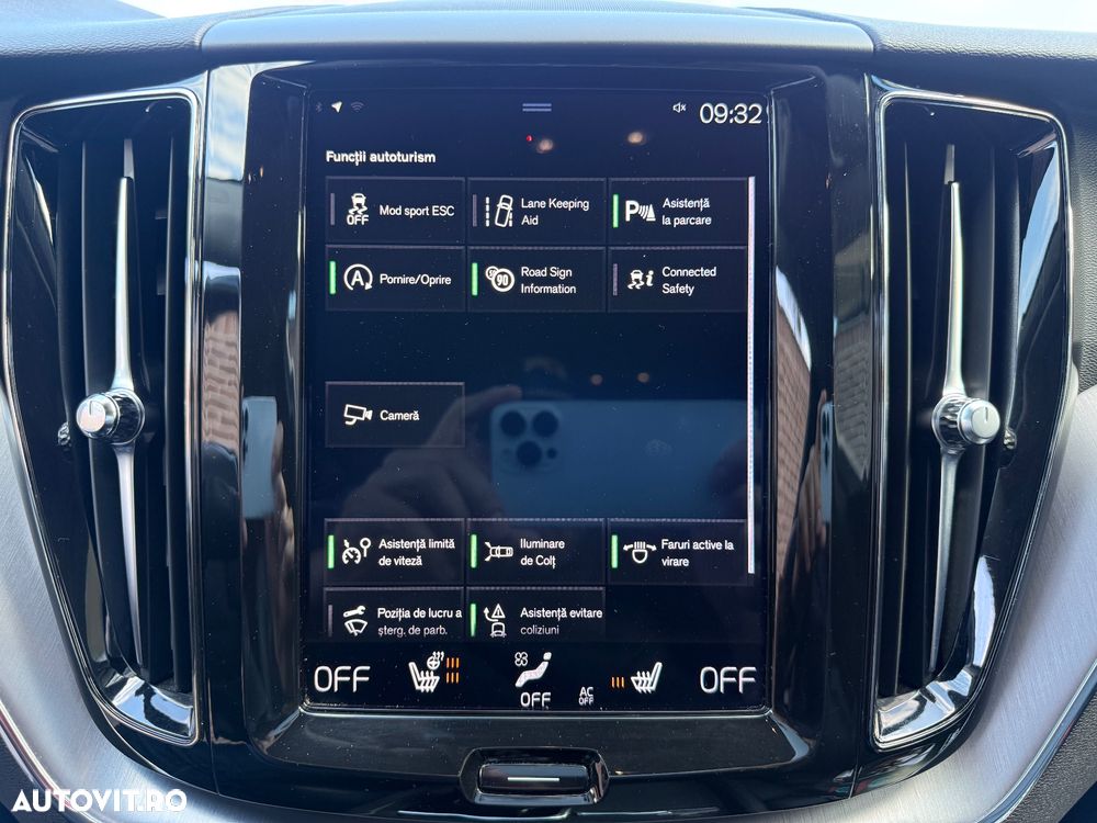 Volvo XC 60 B4 MHEV AWD Momentum Pro - 26