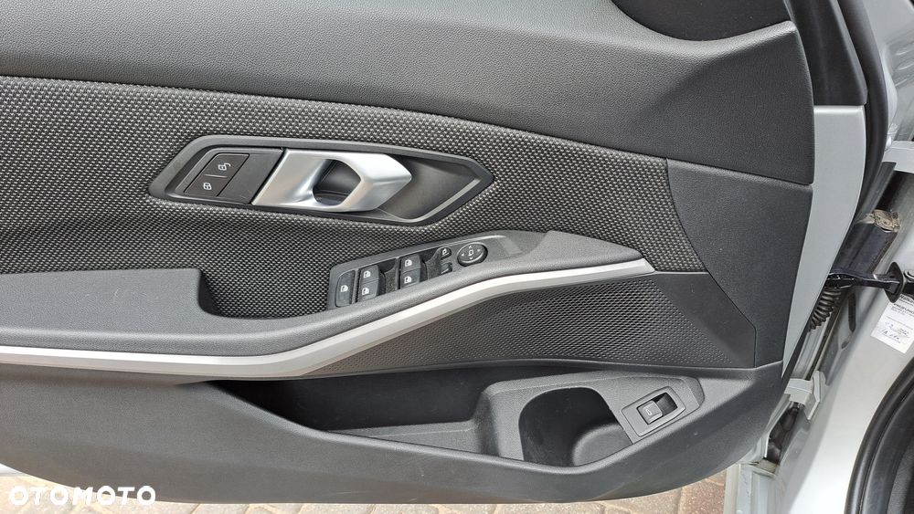 BMW Seria 3 318d - 21