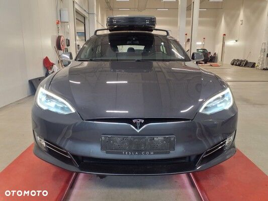 Tesla Model S - 7