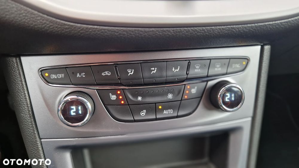 Opel Astra 1.6 D Start/Stop 120 Jahre - 17