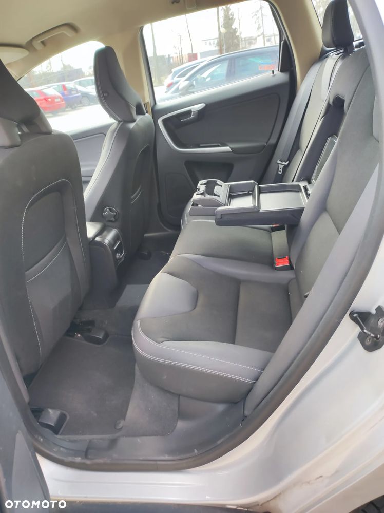 Volvo XC 60 D3 AWD Kinetic - 10