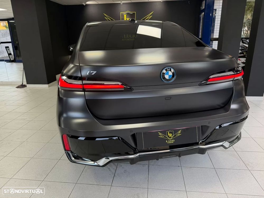 BMW i7 eDrive50 Pack Desportivo M - 22