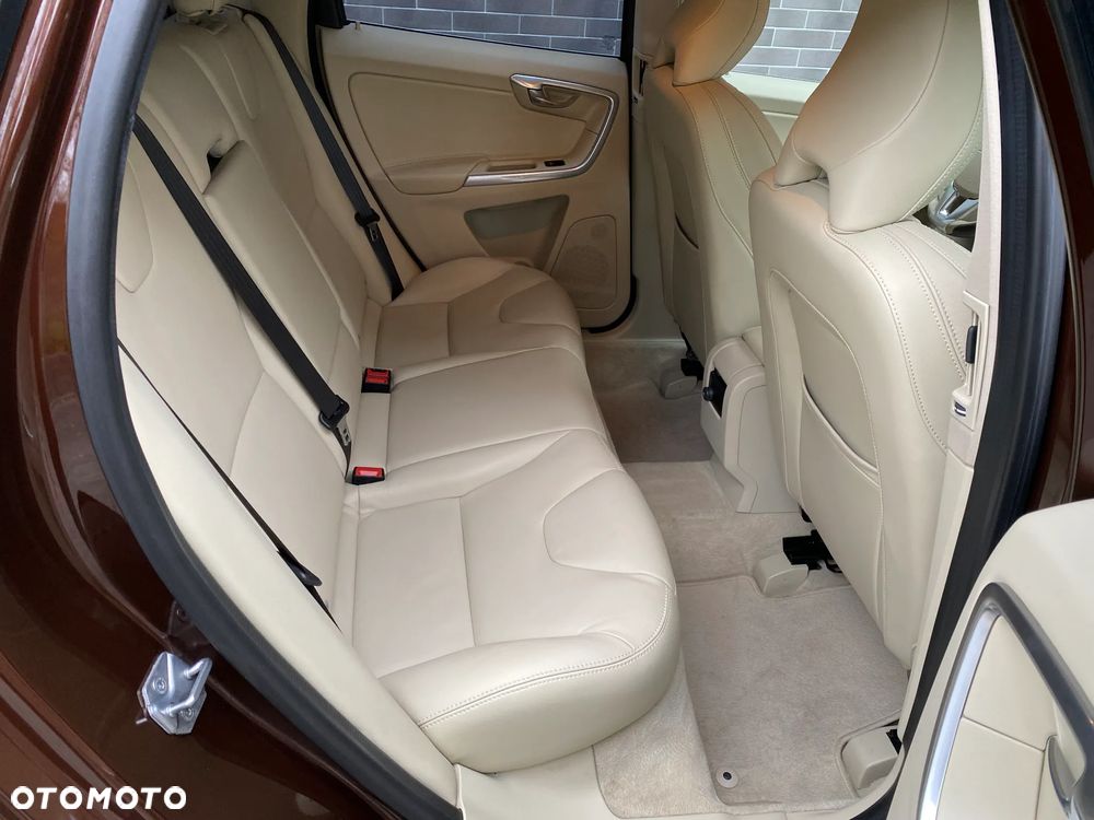 Volvo XC 60 D5 AWD Kinetic - 32