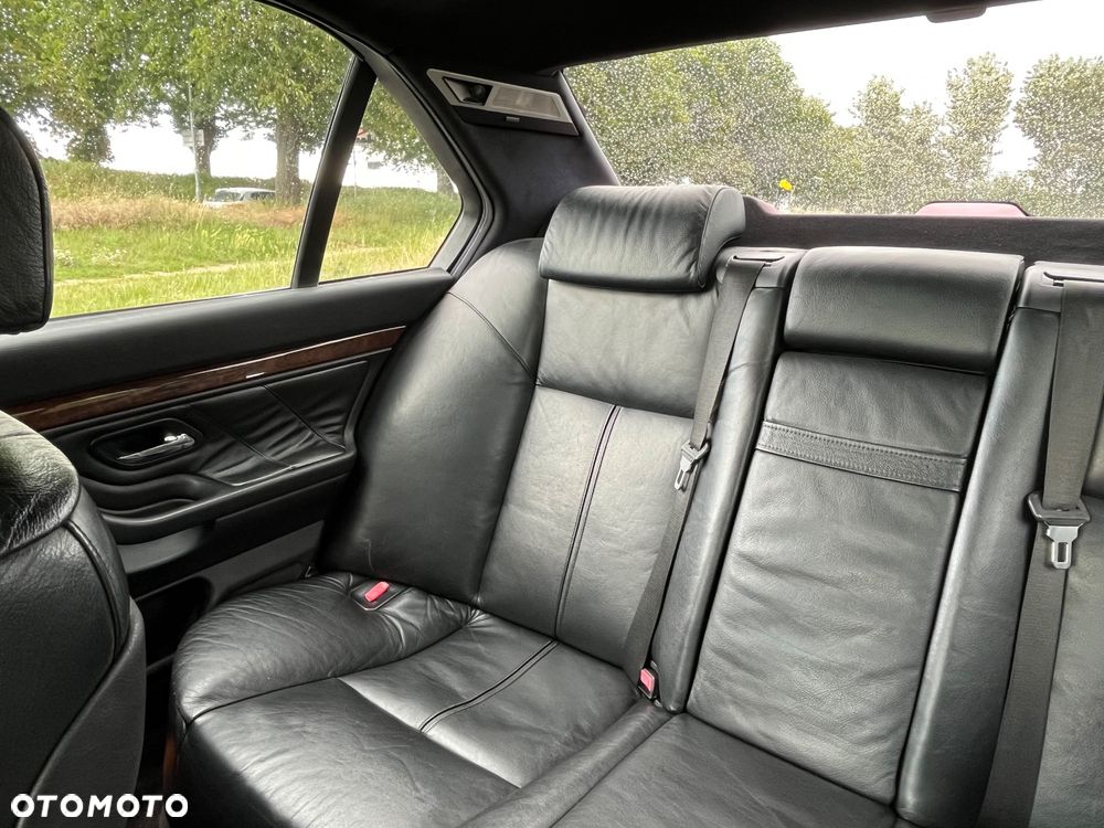 BMW Seria 7 - 30