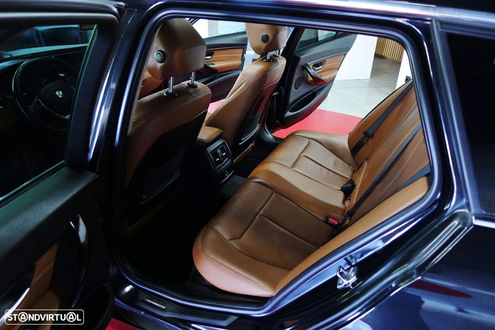 BMW 320 d Pack M - 33