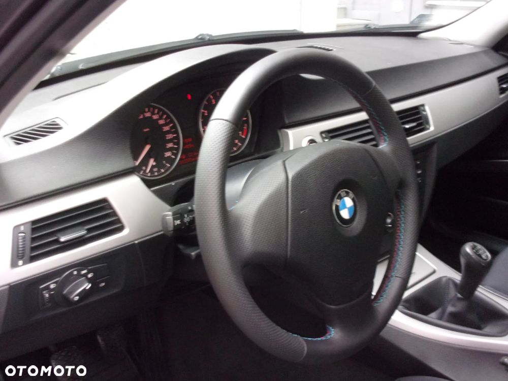 BMW Seria 3 - 32
