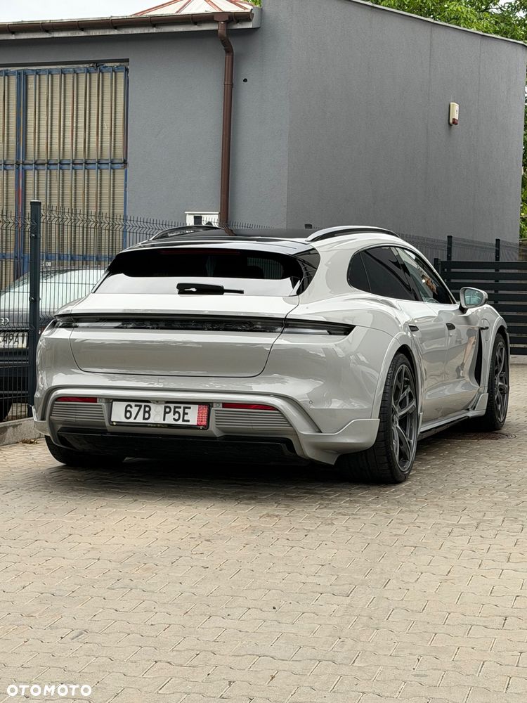 Porsche Taycan 4 - 10