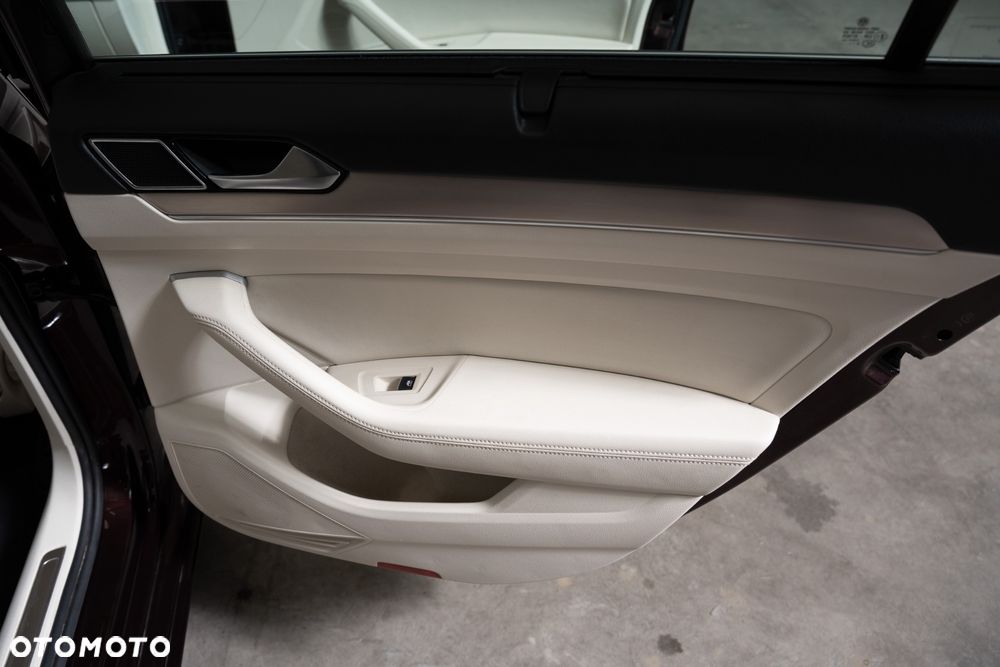 Volkswagen Passat 1.4 TSI BMT ACT Highline - 33