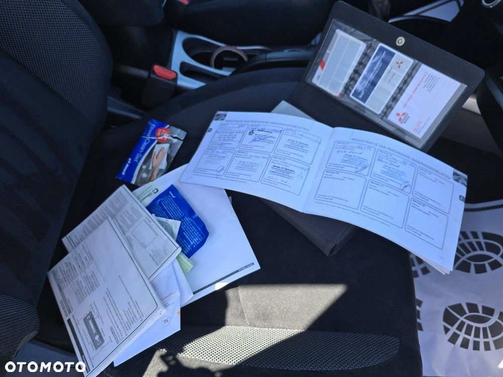 Mitsubishi Outlander - 24