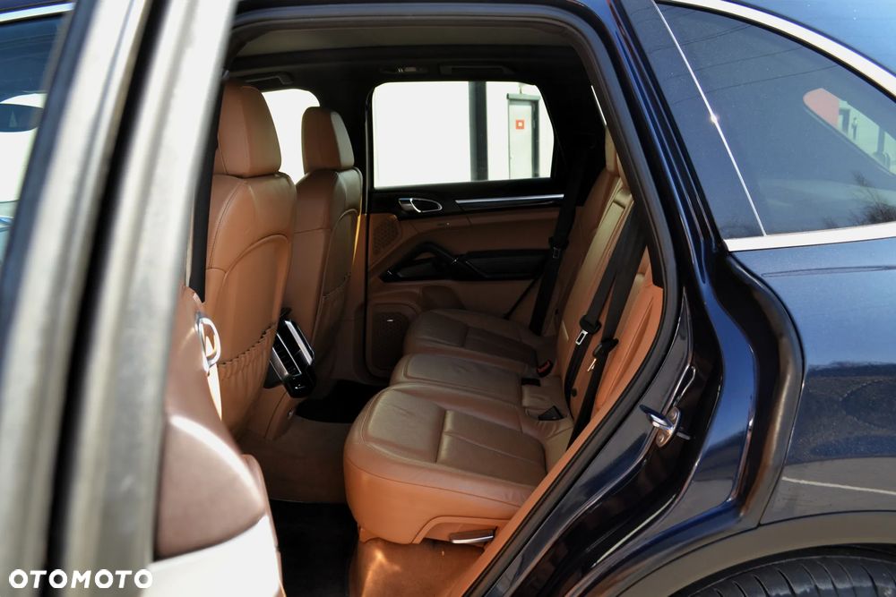 Porsche Cayenne - 7
