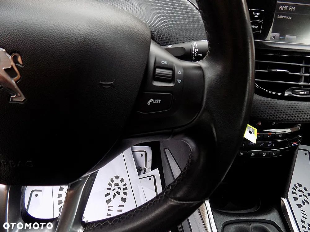 Peugeot 2008 PureTech 82 Style - 12