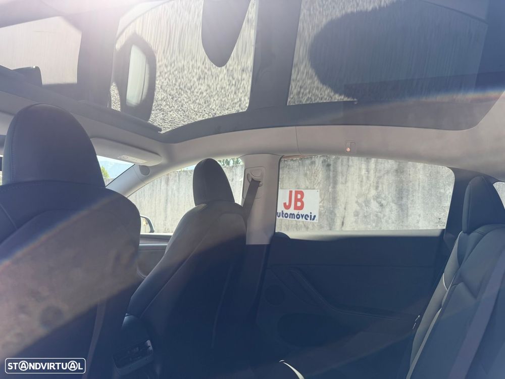 Tesla Model Y Long Range Dual Motor AWD - 13
