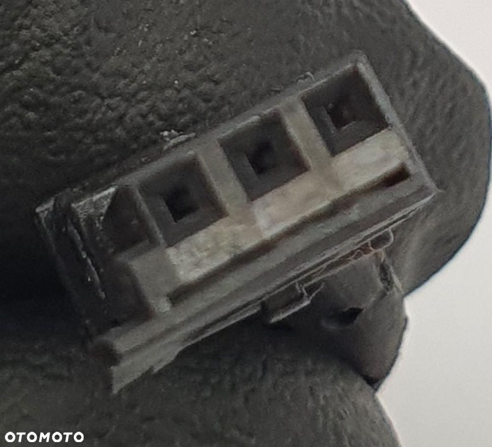 WZMACNIACZ ANTENY MERCEDES W204 A2048270548 - 3