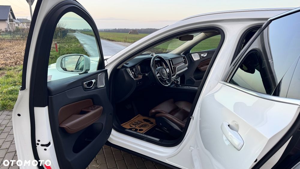 Volvo XC 60 D5 AWD Inscription - 22