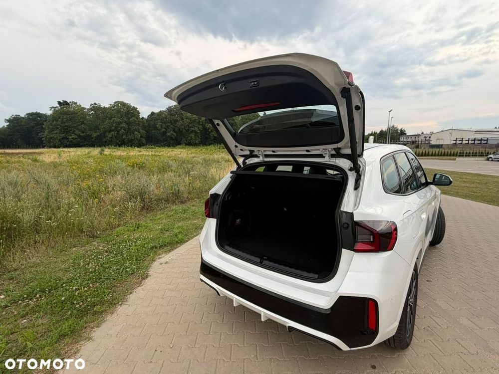 BMW iX1 eDrive20 66.5kWh M Sport - 22