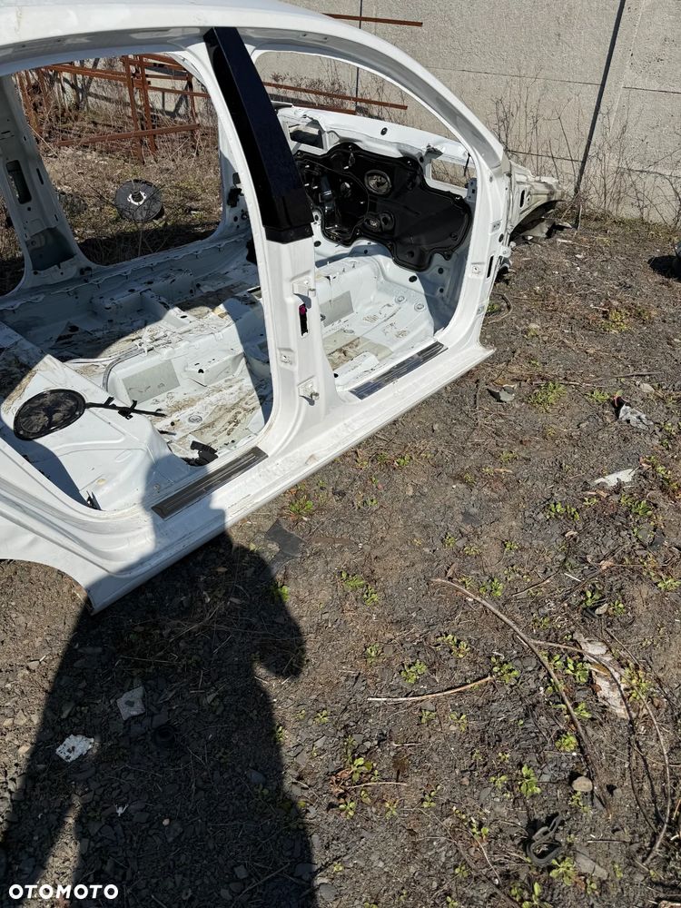 SKODA RAPID PODŁUŻNICA Z PROGIEM PRAWA - 2