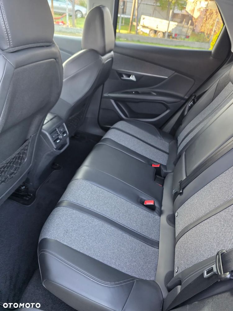 Peugeot 3008 1.6 BlueHDi Allure S&S EAT6 - 26