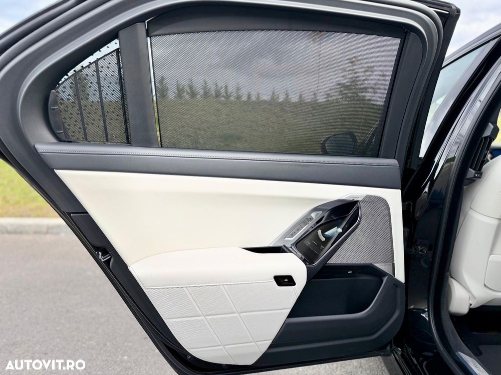BMW Seria 7 740d xDrive - 29