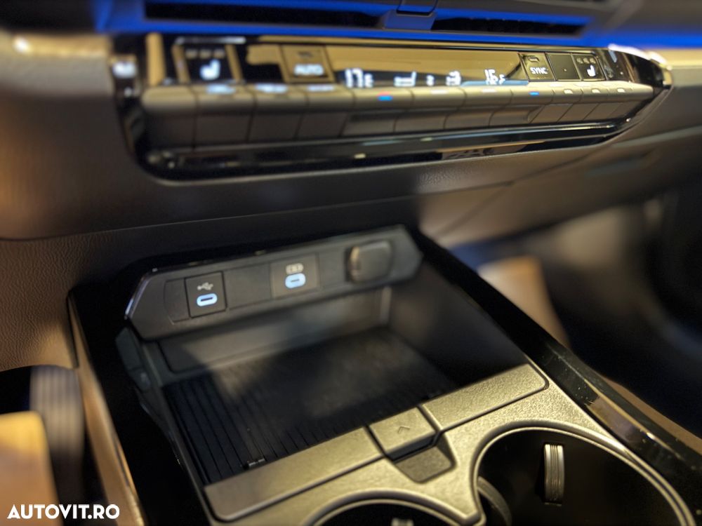 Toyota Prius Hybrid Advanced - 31