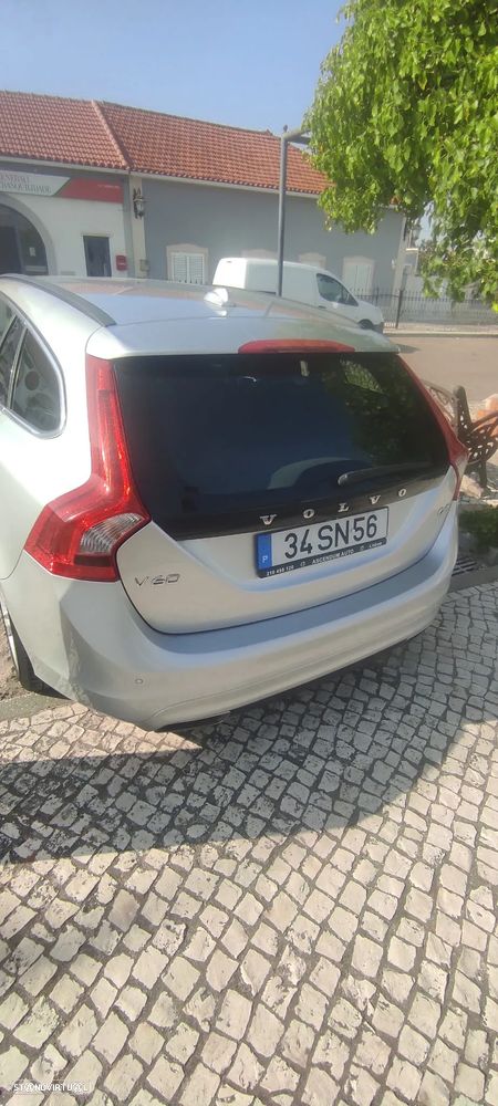 Volvo V60 2.0 D4 Momentum Geartronic - 2