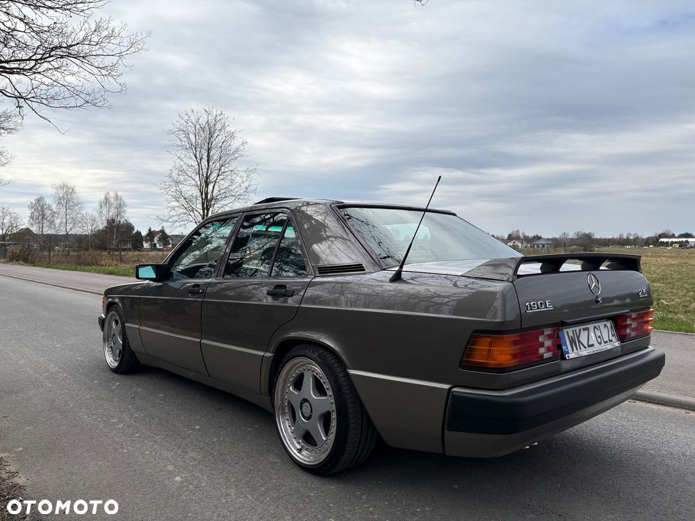 Mercedes-Benz W201 (190) - 5