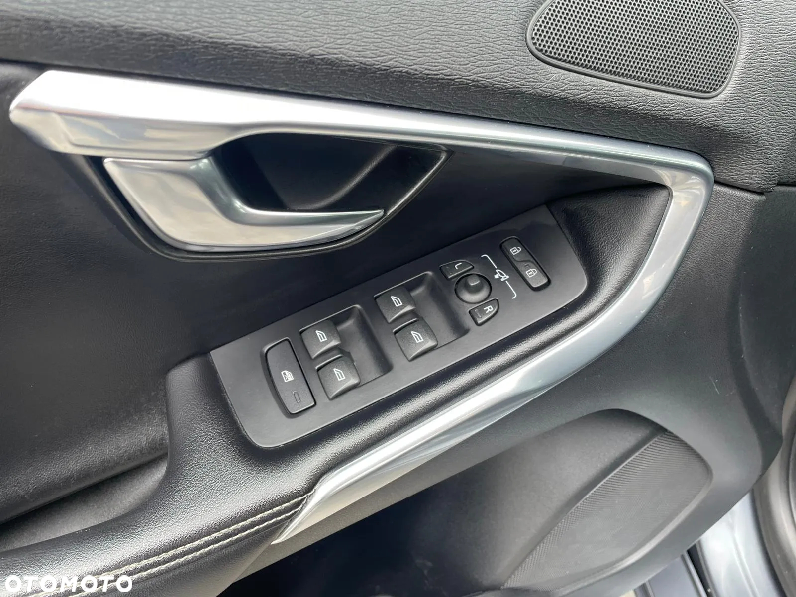 Volvo V40 D2 R-Design - 14