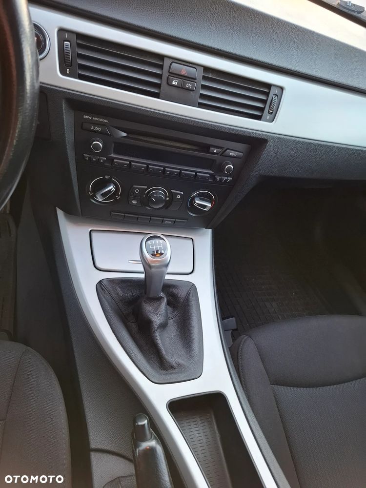 BMW Seria 3 318i - 15
