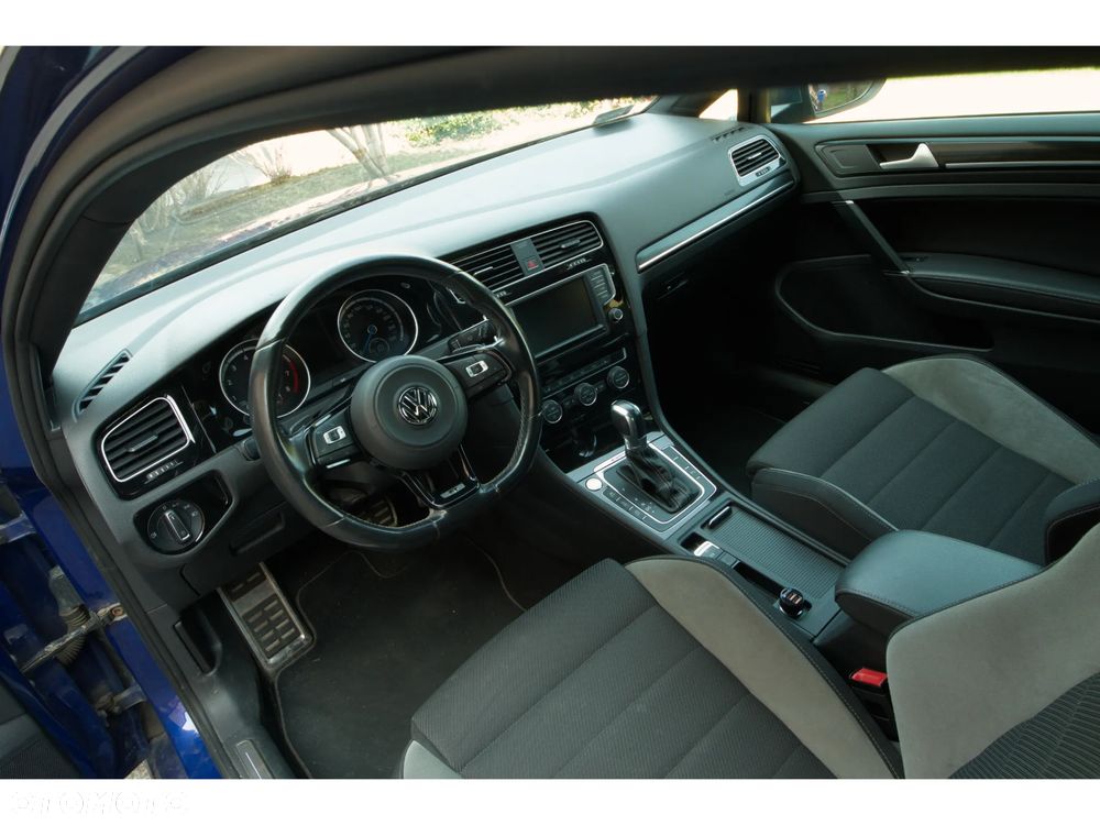 Volkswagen Golf - 10