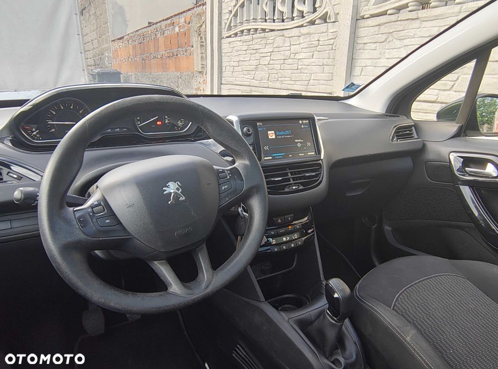 Peugeot 208 - 8