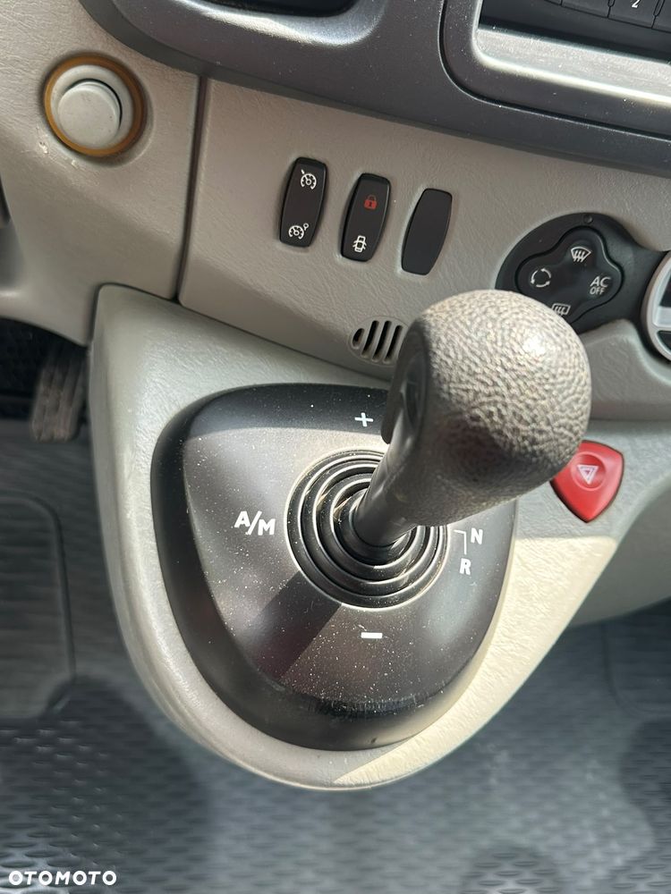 Renault Trafic 2.0 diesel 115kM 2011 rok, automat, WEBASTO, HAK, STAN BARDZO DOBRY!!! - 9