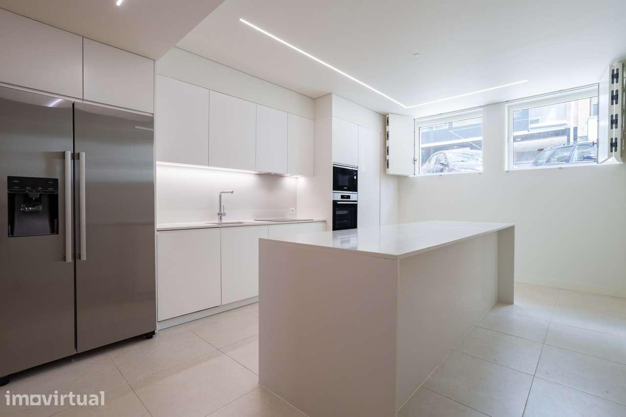 Apartamento T5, Novo, na Rua Bernardo Lima, Av. da Liberdade - Marques - Grande imagem: 3/54