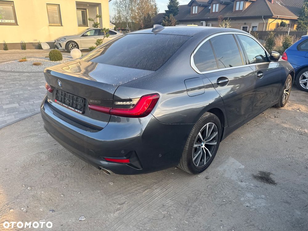 BMW Seria 3 318d mHEV - 8