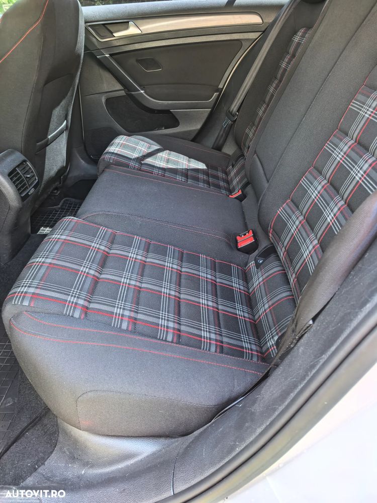 Volkswagen Golf e-Golf - 12