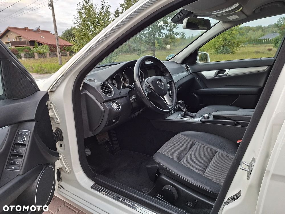 Mercedes-Benz Klasa C 180 BlueEFFICIENCY 7G-TRONIC Avantgarde - 18