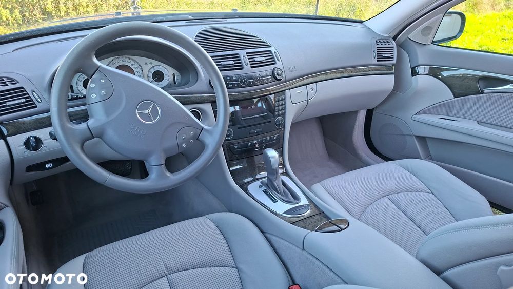 Mercedes-Benz E-Class 2003 photo 3
