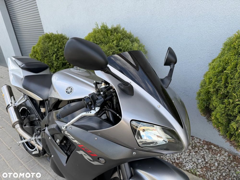 Yamaha R1 - 29