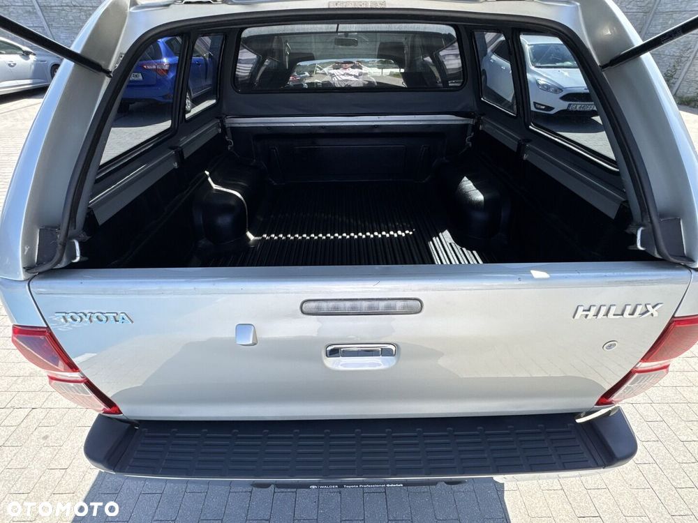 Toyota Hilux 2.5 D-4D SR - 16