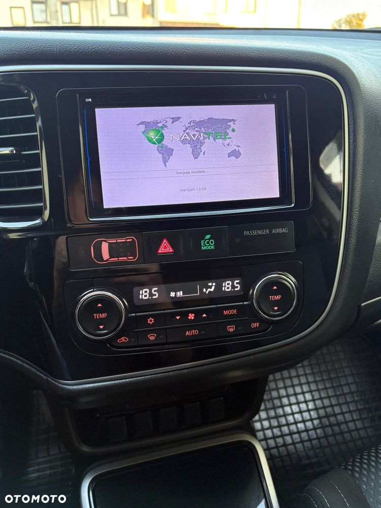 Mitsubishi Outlander 2.0 Instyle + 4WD CVT - 24