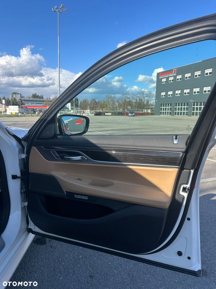BMW Seria 7 740Li - 22