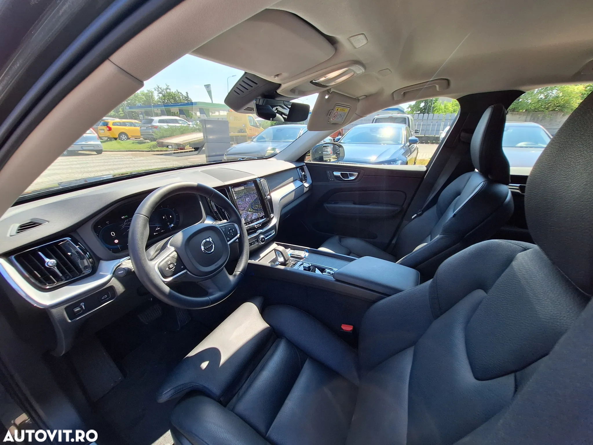 Volvo XC 60 B4 MHEV AWD Momentum Pro - 16