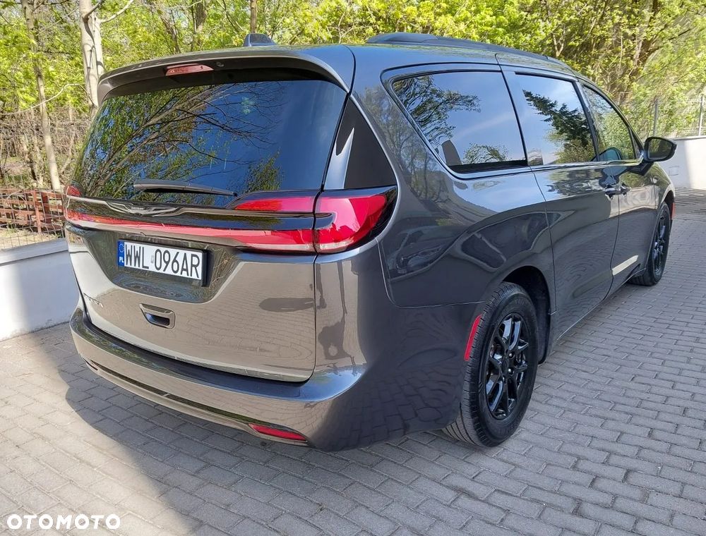 Chrysler Pacifica - 36
