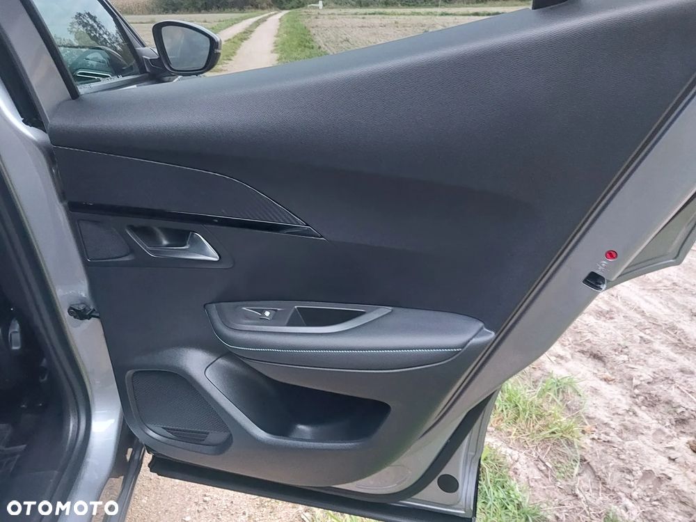 Peugeot 2008 BlueHDi 130 EAT8 Allure - 26