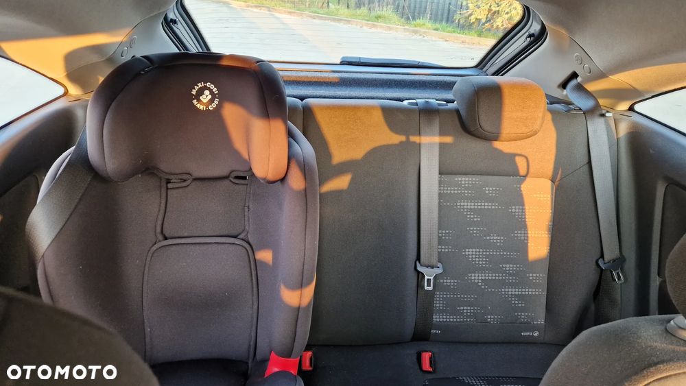 Opel Corsa 1.4 16V Enjoy - 11