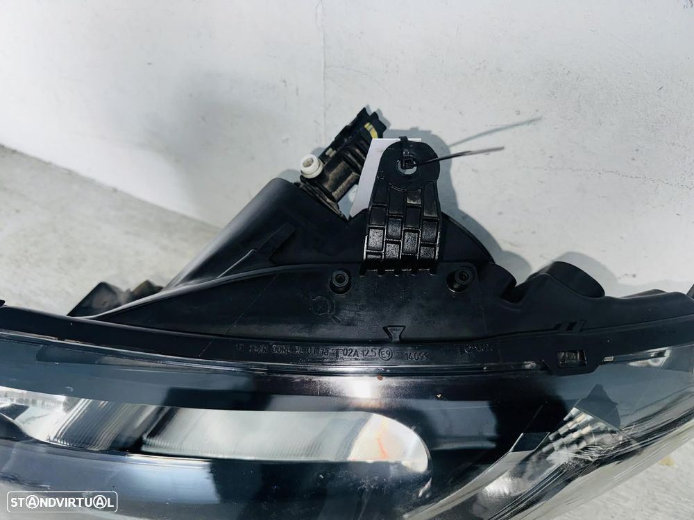 Farol Esquerdo Dacia Sandero - 12/17 - 4