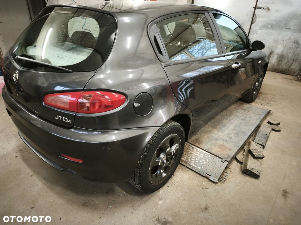 Alfa Romeo 147 1.9 JTDM 8V - 4